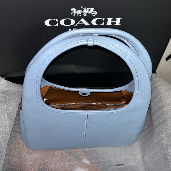 Beautiful Coach Lana Shoulder Bag - Picture 4 of 13